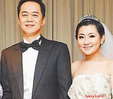 Selina前夫吻女主播 醉酒后乘车说话露骨1