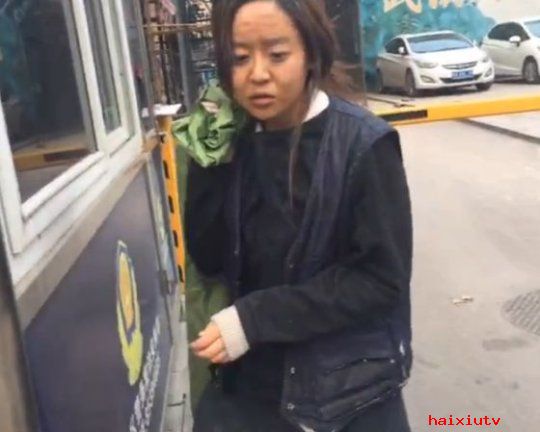 美女主播打扮成拾荒者 路人竟然这样3