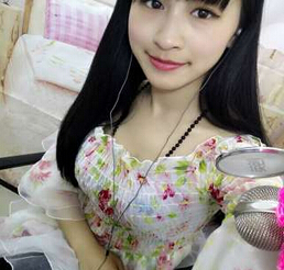 高颜值美女热舞 大长腿是亮点