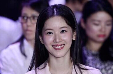 聊天室新闻 曝奶茶妹妹招助理要求高会拍照者优先考虑2