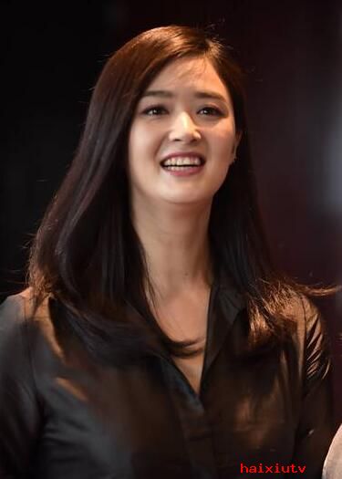 聊天室新闻 蒋欣低调现身被吐槽像孕妇微胖界称王3