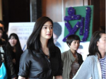 聊天室新闻 蒋欣低调现身被吐槽像孕妇微胖界称王