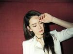 聊天室 戚薇职场装显魅力