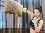聊天室 东北大妹子vs粽子!李冰冰展现搞怪俏皮