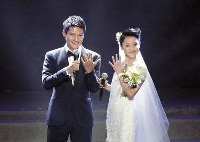 网站聊天室新闻 周迅被曝离婚素颜赶飞机懒理传闻1