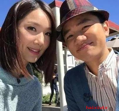 网站聊天室新闻 李亚男晒泳装照秀事业线2