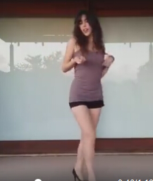 外国美女热舞视频 美女随性热舞好性感2