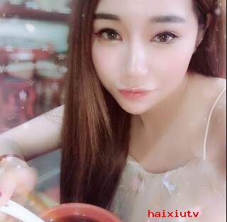 美女直播间主播